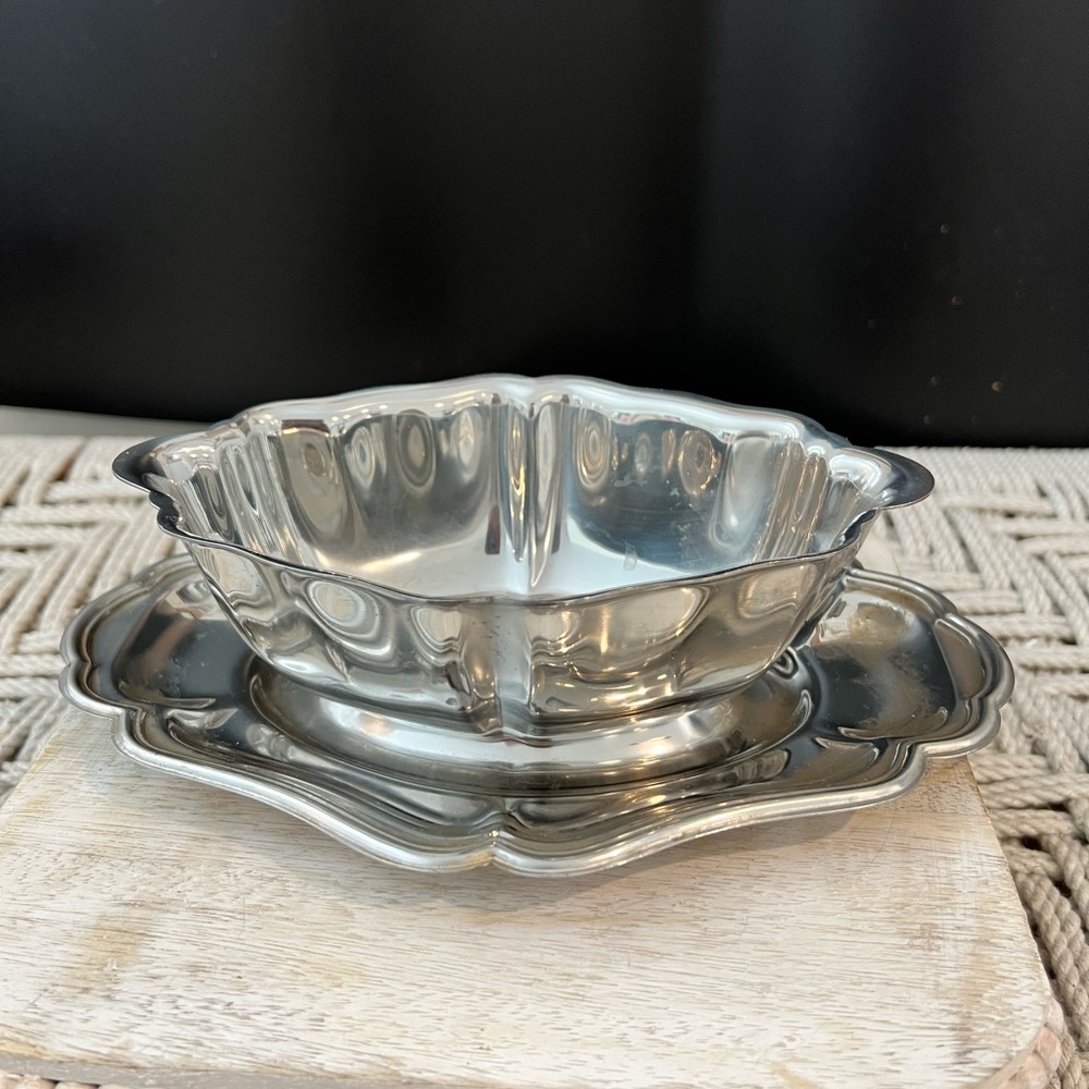 Vintage Lifestyle Italian Elegant Silver Gravy Boat